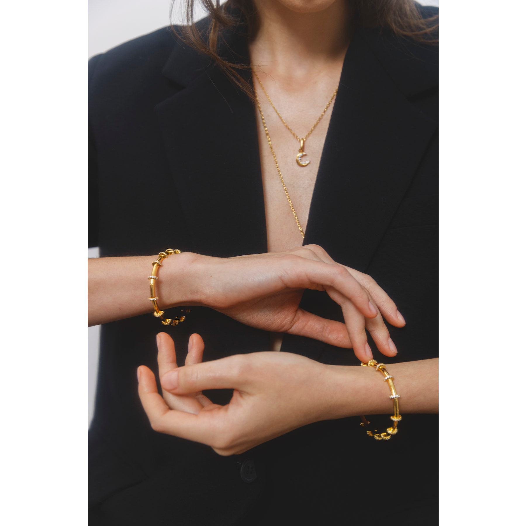 EVELYN BANGLE｜Emilia