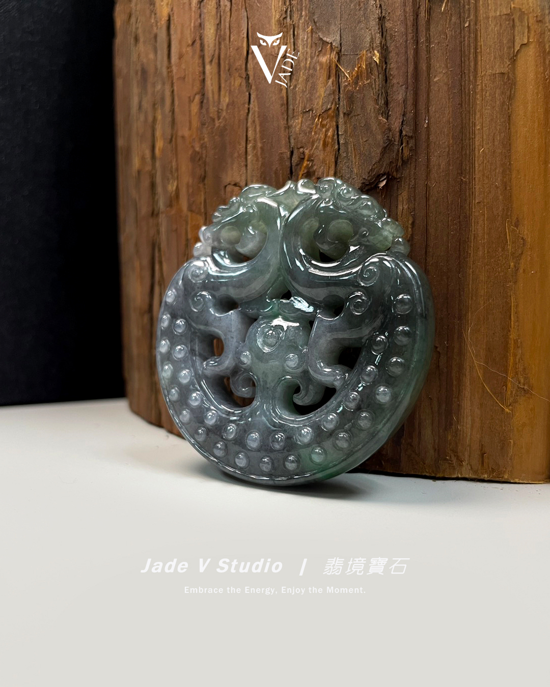【JadeV｜翡境寶石】烏雞 飄花 古龍雕花 富貴平安 翡翠