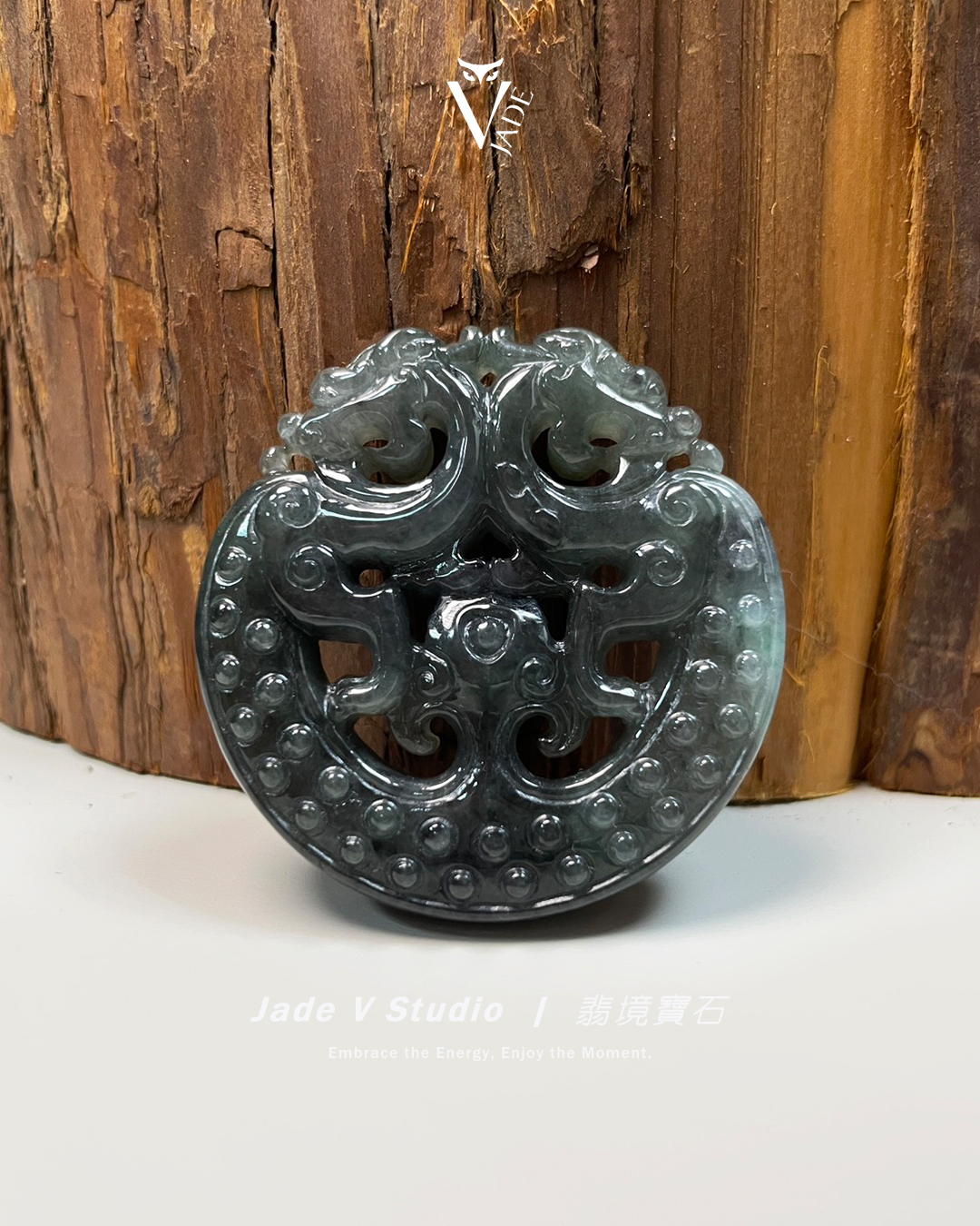 【JadeV｜翡境寶石】烏雞 飄花 古龍雕花 富貴平安 翡翠