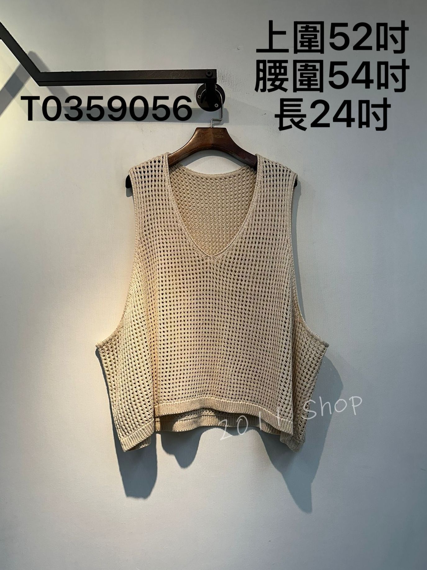 V領鏤空格紋無袖針織衫  上圍52吋 腰圍54吋 長24吋  T0359056