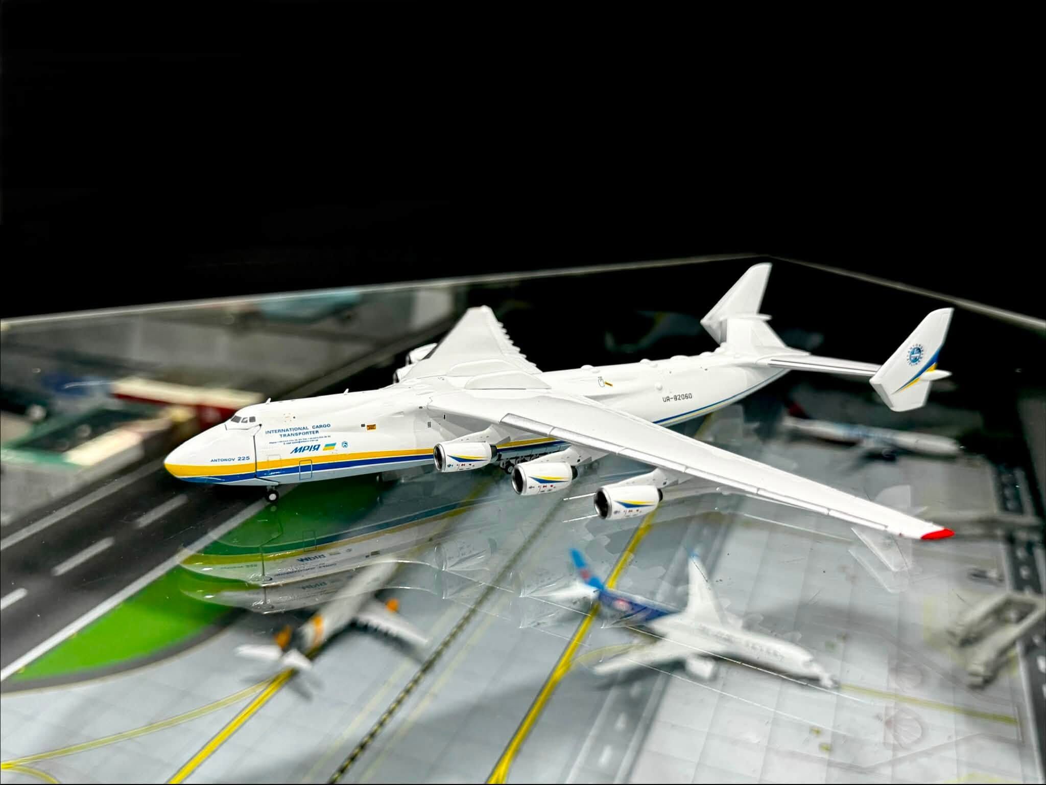 GEMINI 1/400 安托諾夫 AN-225 UR-82060 (可開艙門更換)