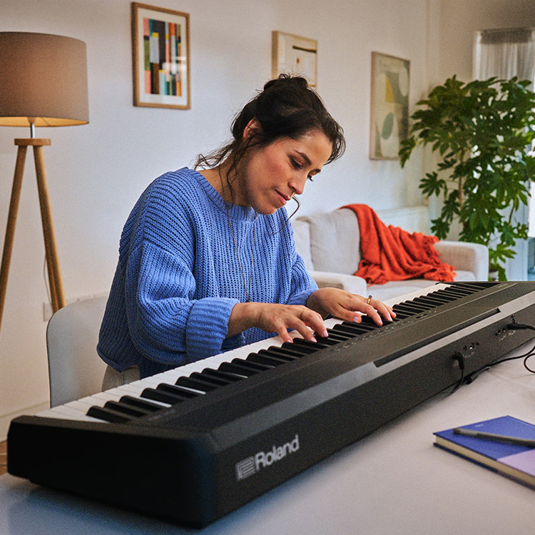ROLAND FP40 keyboard