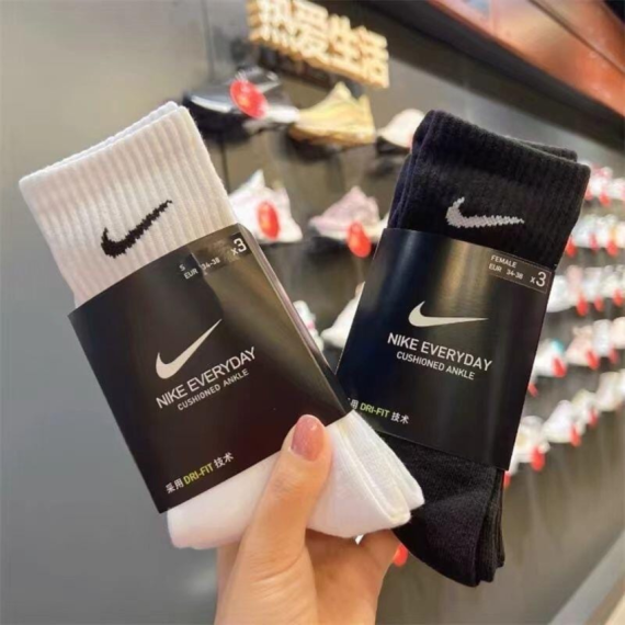 包郵優惠 NIKE 中筒黑白襪套裝 #現貨
