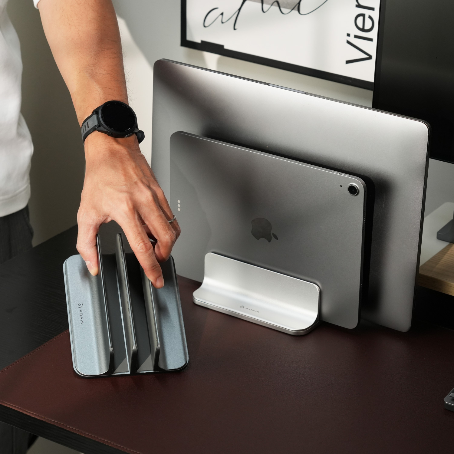 STAND DS2 Vertical Docking Stand