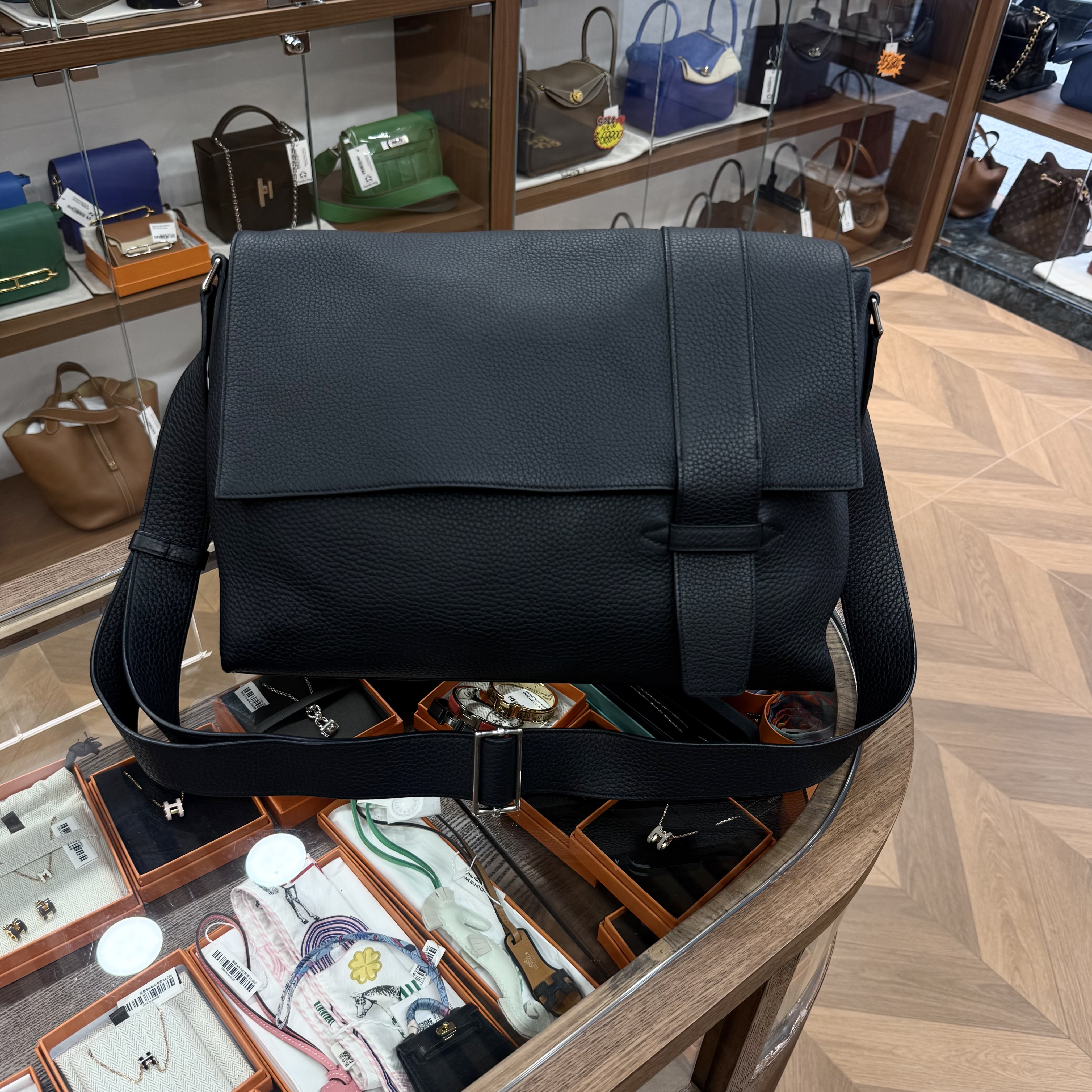 88%New Used Hermes 郵差包 Alfred 35 黑色TC皮銀扣 #愛馬仕埃佛德包