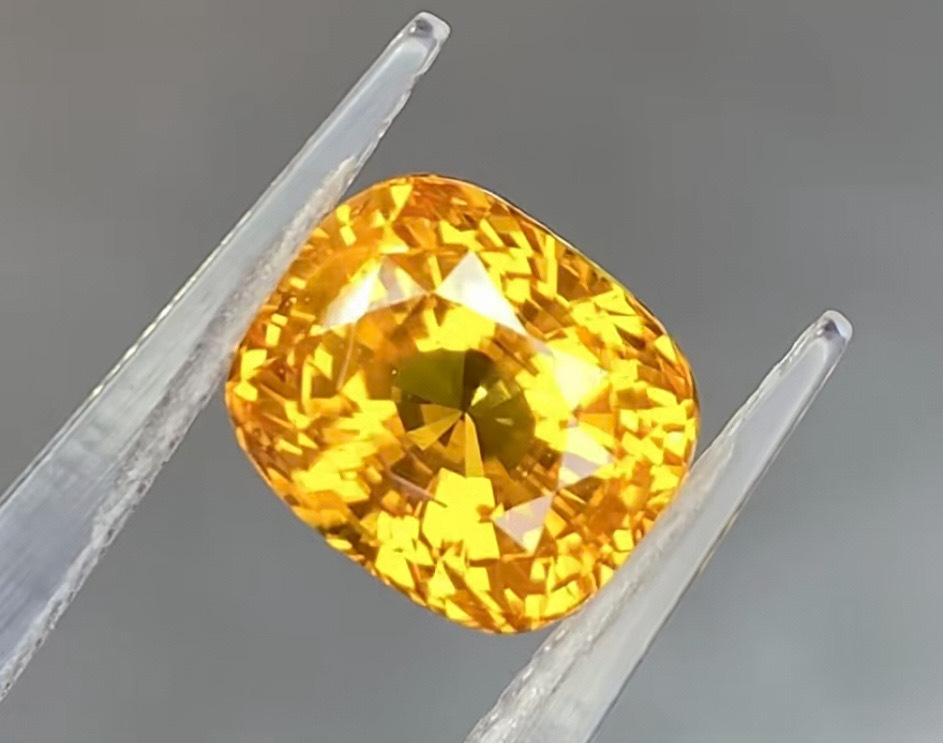 Vivid Golden Yellow | Sri Lankan Yellow Sapphire