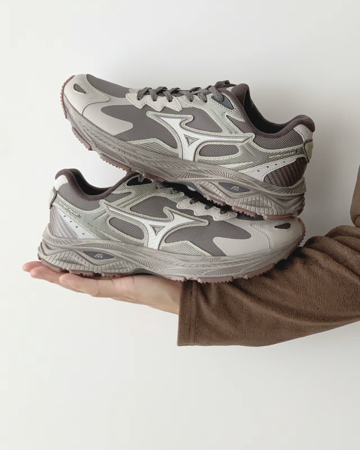 (預訂) Mizuno Racer S - D1GH263510 防潑水使用