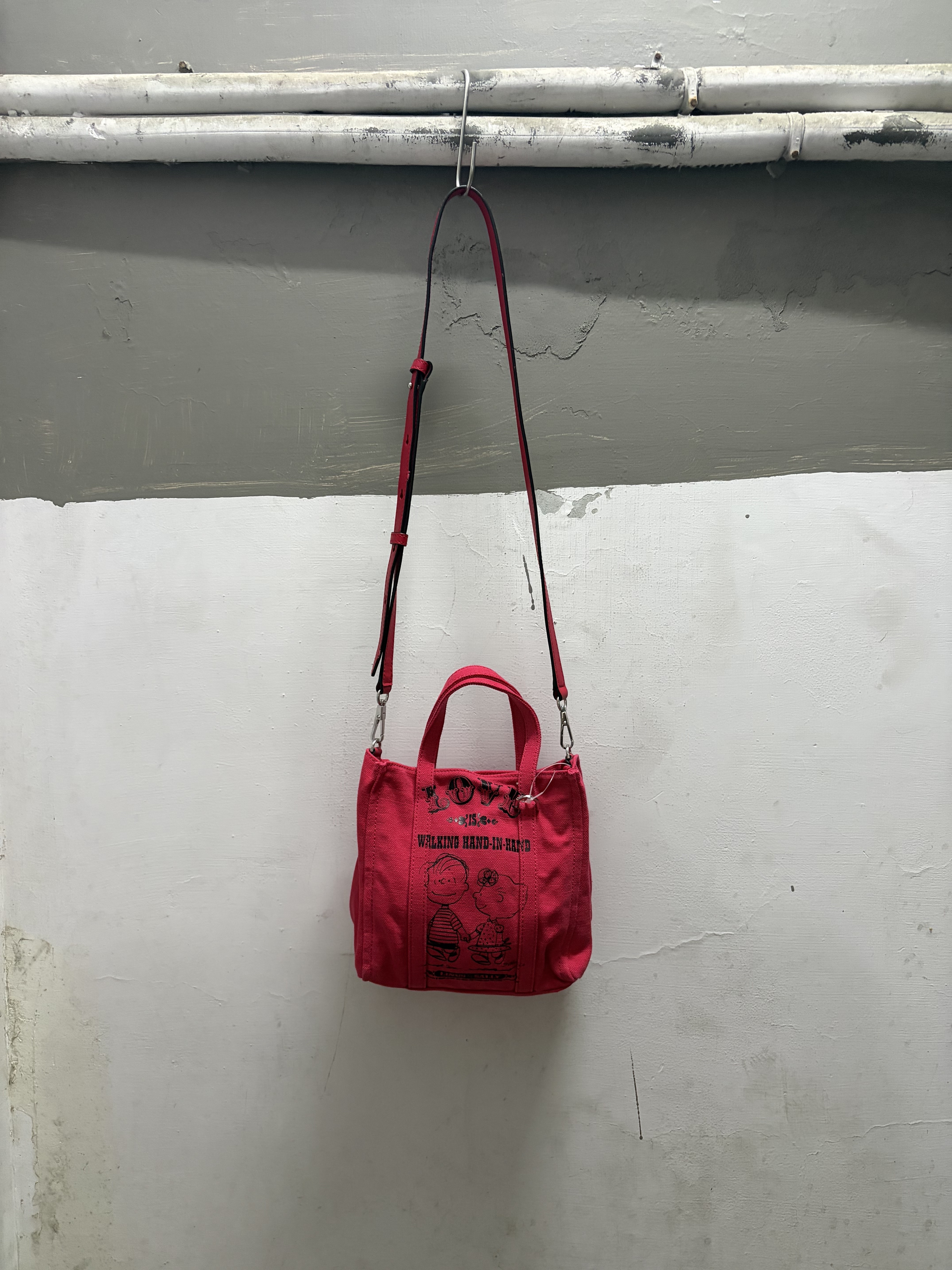 PEANUTS x MARC JACOBS LOVE WALKING Hand-in-Hand Mini Tote Bag