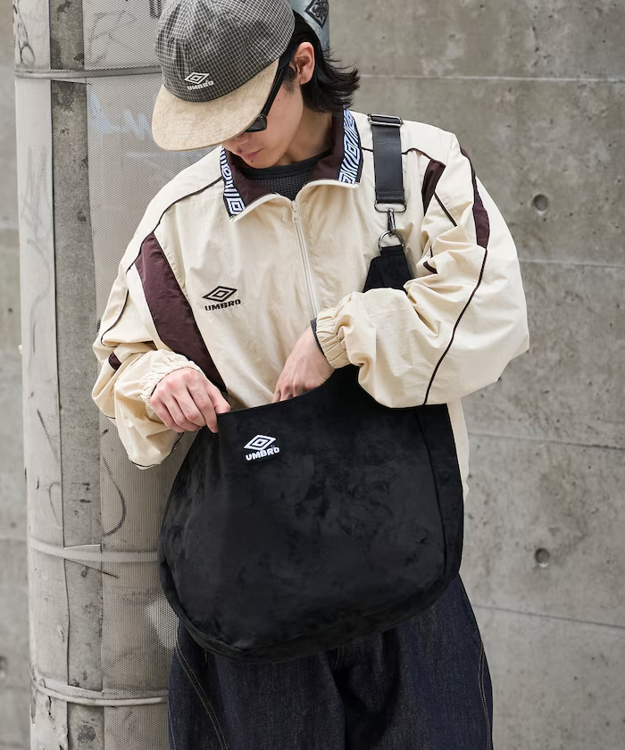 日本  Umbro × FREAK'S STORE / 磨毛圓弧單肩包（日本聯名限定）