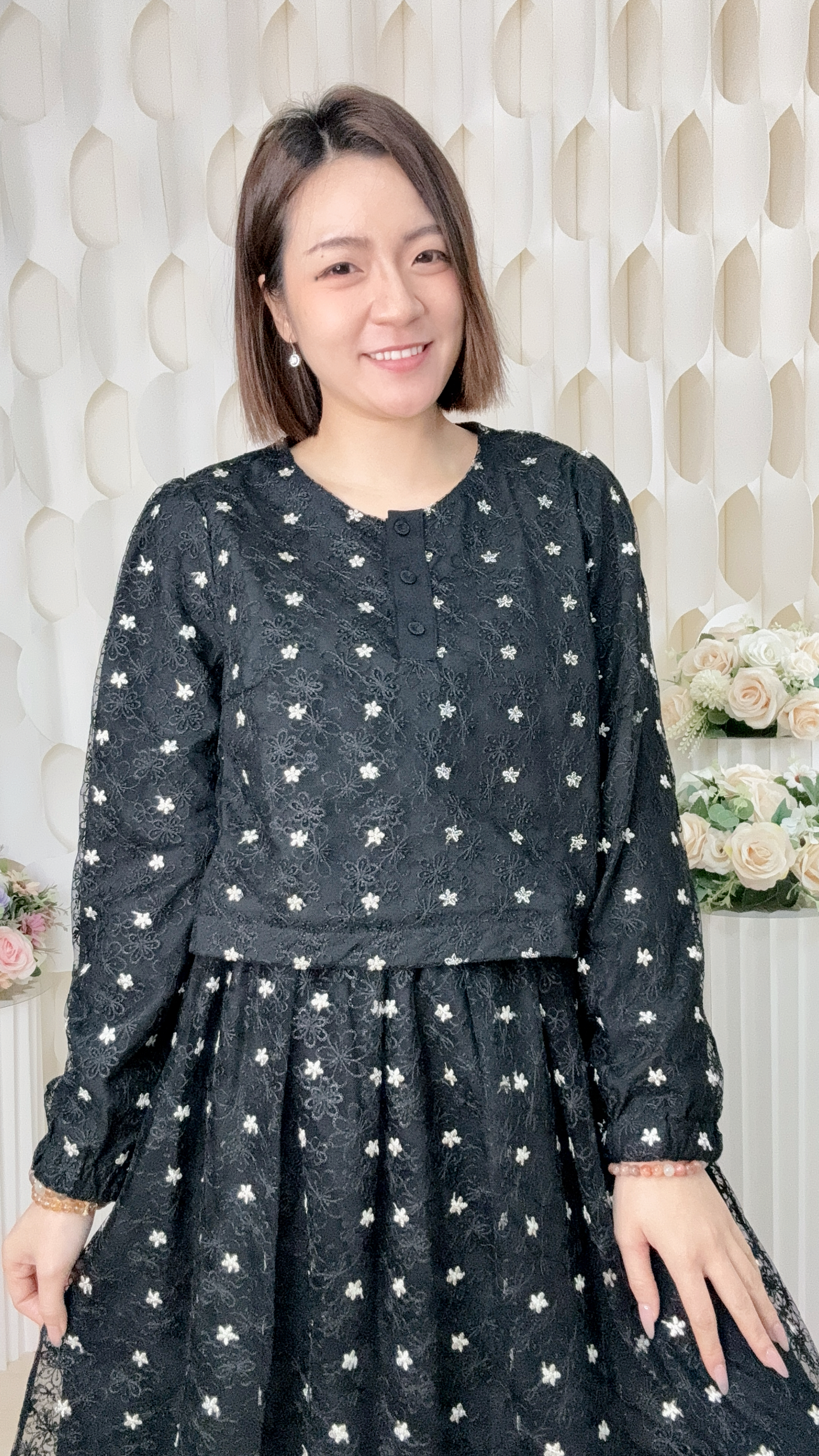 蕾絲刺繡網紗上衣 (胸42 腰44 長22吋) 37392 #0409clo