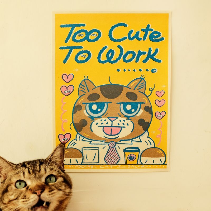 Too Cute To Work 孔版印刷海報 A4｜皮康