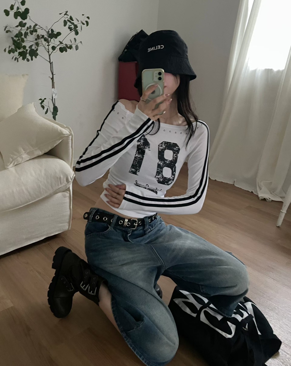81鉚釘露肩T
