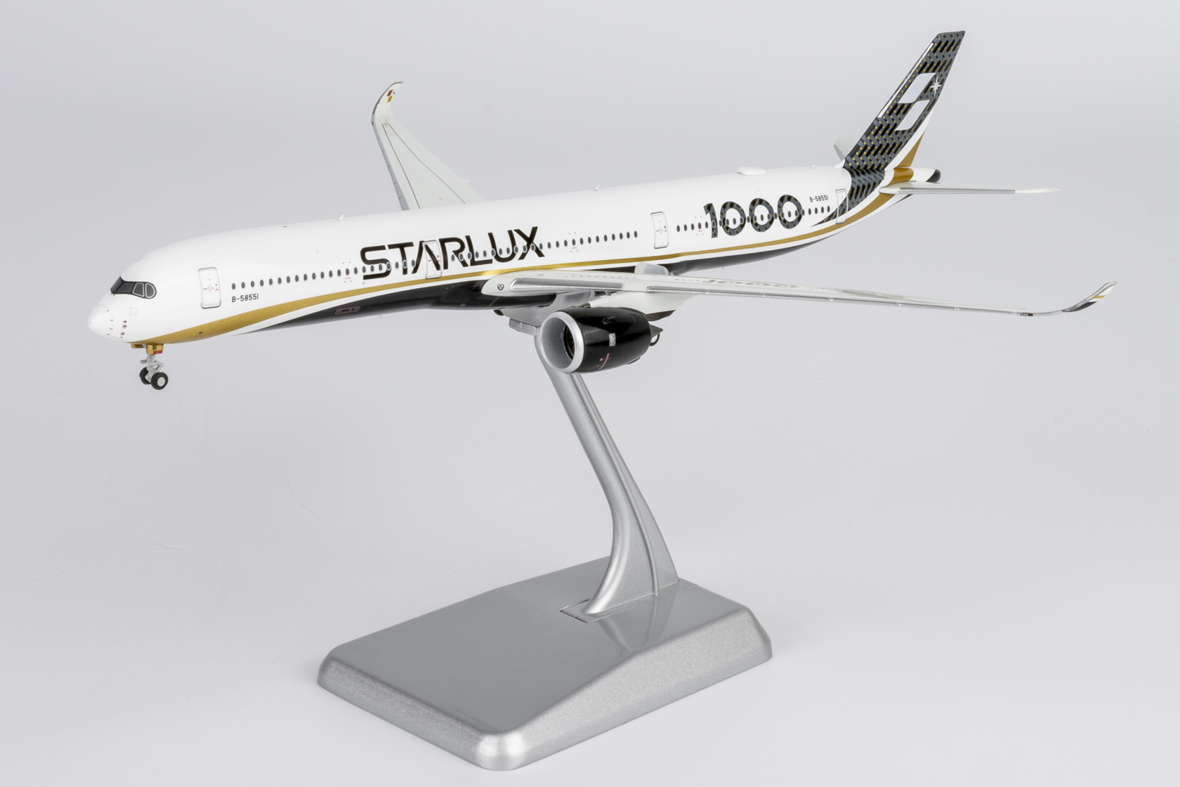 1/400 星宇航空 A350-1000 B-58551（碳纖維塗裝；首架 A350）精裝版 有支架