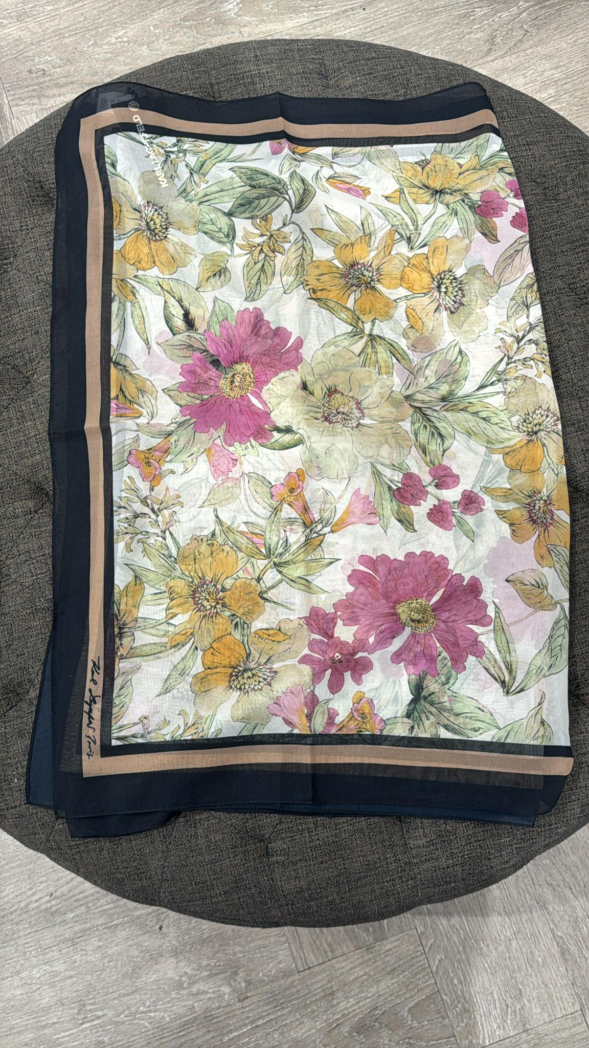 【預購】Karl Lagerfeld N090510 花朵絲巾