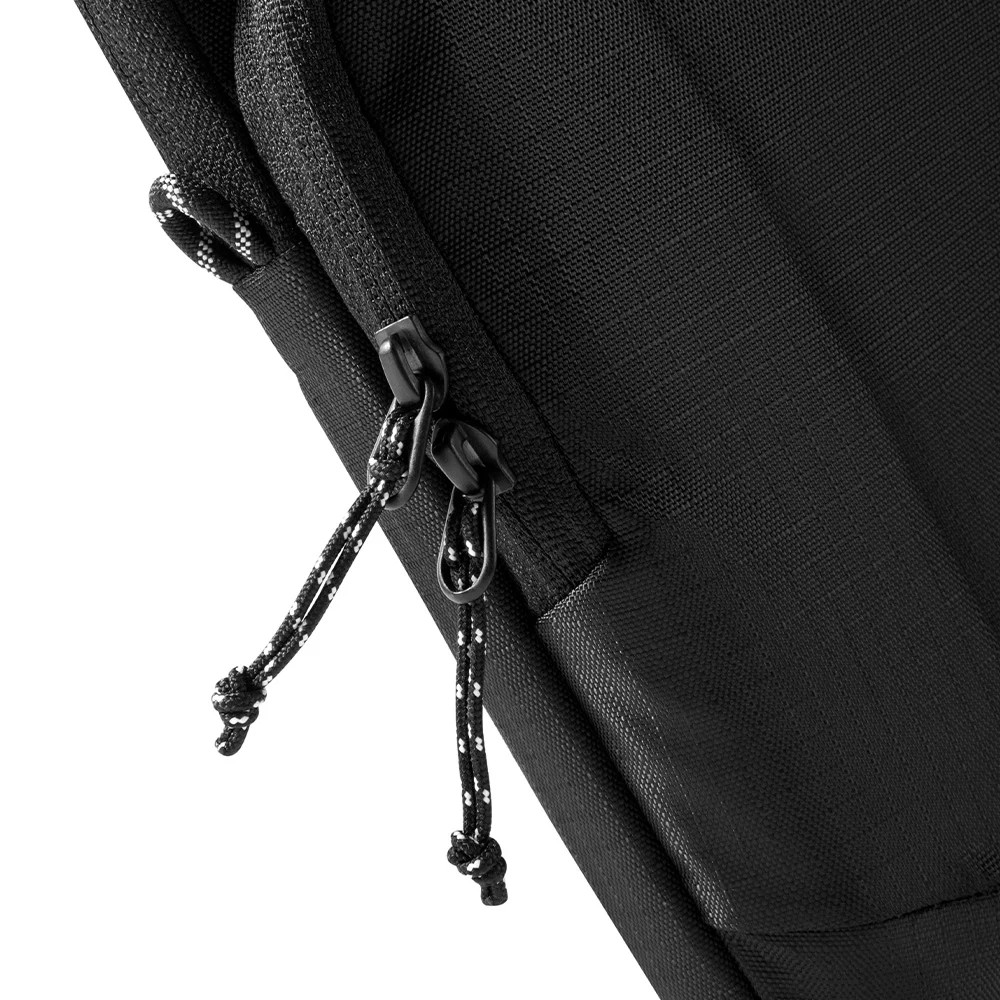 Smooth-gliding zippers