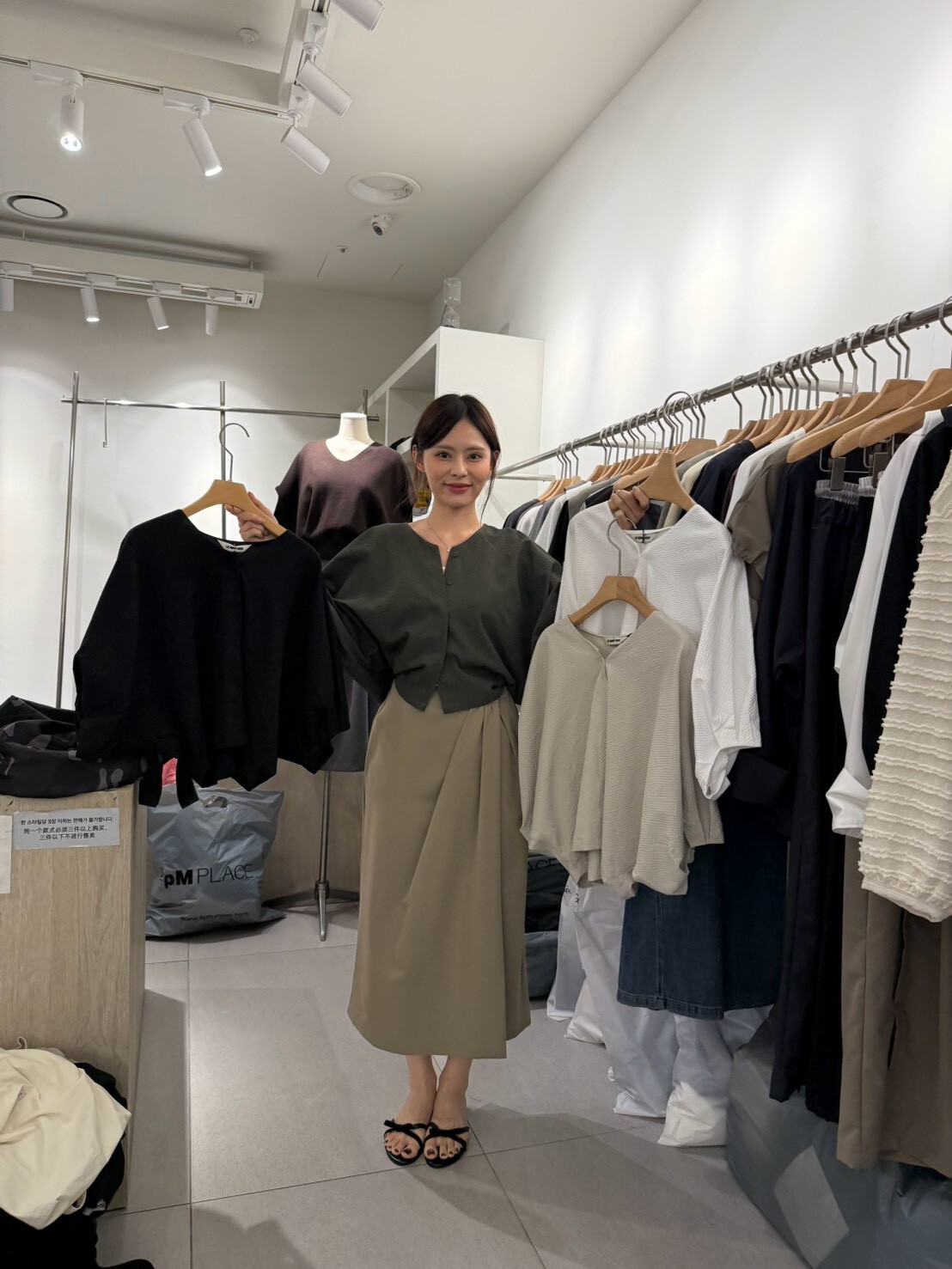 LA7113 肌理蓬袖V領襯衫