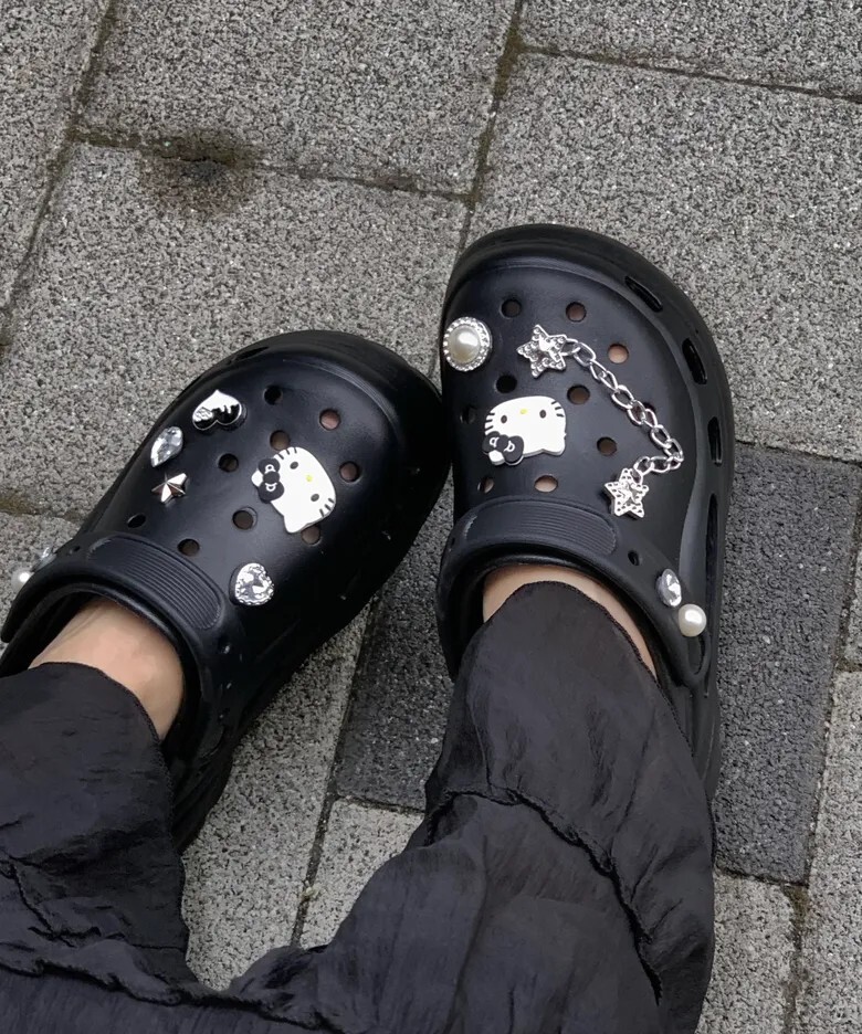【預購】韓國SANRIO 正版三麗鷗 Hello Kitty 厚底 洞洞鞋 防水拖鞋 送配飾鞋扣