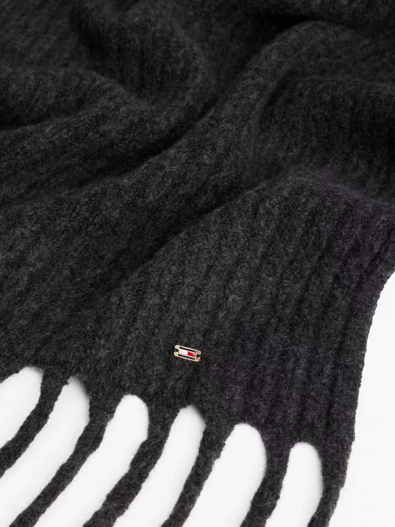 【預購】TOMMY HILFIGER N090522 Cable Knit 圍巾 (黑色)
