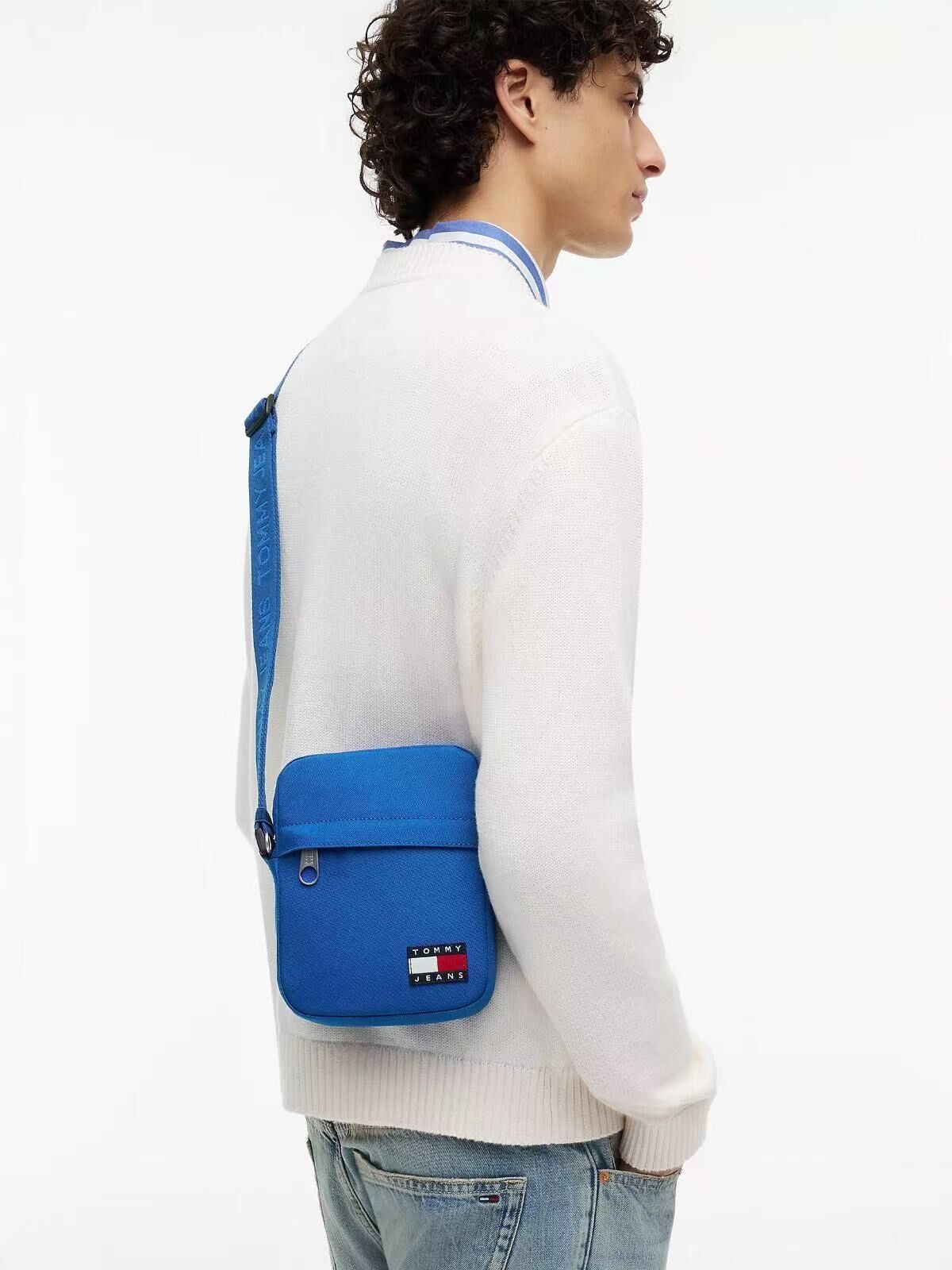 【預購】TOMMY HILFIGER N090546 Tommy Jeans Essential 斜挎包 (彩藍色)