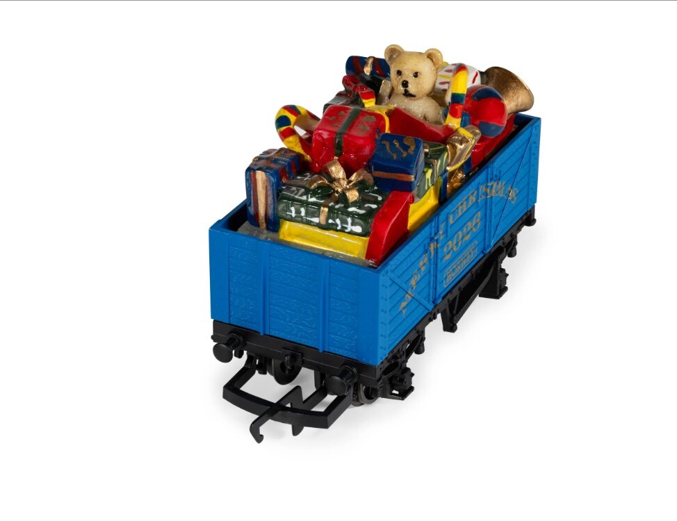 Hornby R60330 OO scale 2026 Christmas Wagon