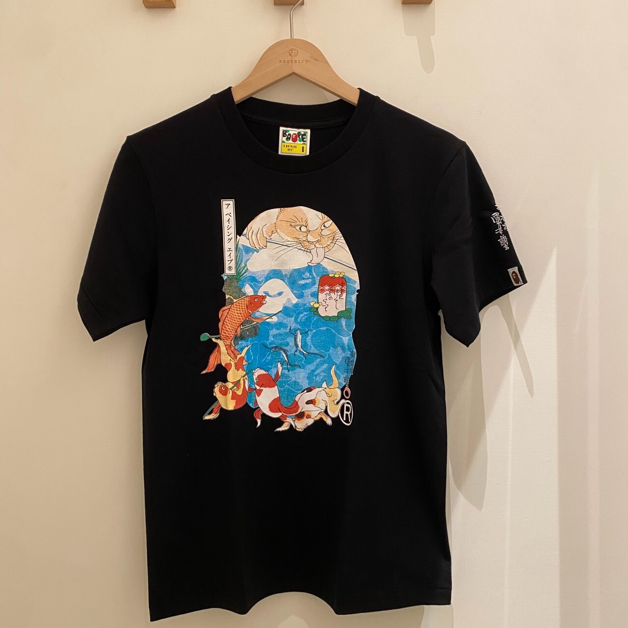 BAPE 聯名系列 江戶巨匠歌川國芳「貓與錦鯉」大猿人頭短 T