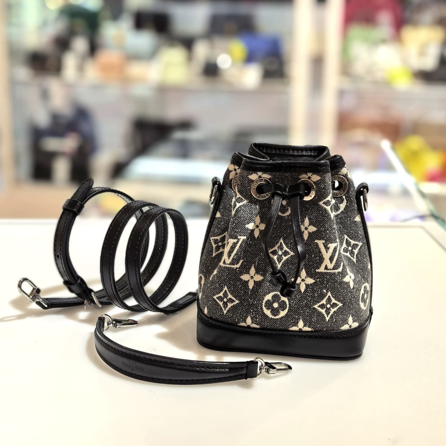 全新LV 水桶包,M46449, NANO NOE, 黑色洗水牛仔布 Monogram #BRAND NEW #香榭站正品