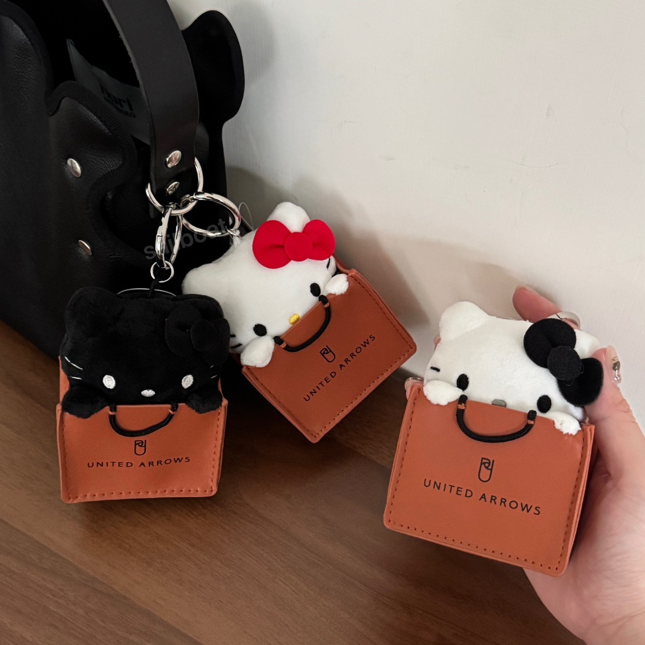 #預購 🇯🇵日本 HELLO KITTY × UNITED ARROWS 凱蒂貓 購物袋吊飾
