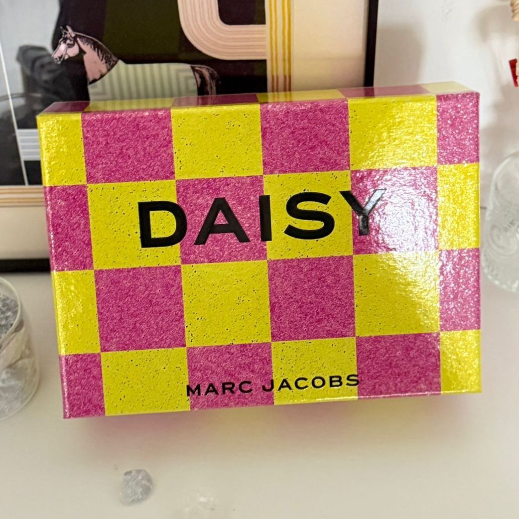 Marc Jacobs DAISY - 小雛菊女士淡香水禮盒套裝  EDT 100mL + EDT 10mL + Body Lotion 75mL