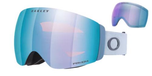 【OAKLEY】Flight Deck™ Pro M AF滑雪風鏡霧面深藍框(OO7142A-11)正面照，搭配Prizm Snow Sapphire Iridium藍寶石鏡片，展示鏡片正反面雙色光澤與盾形鏡框輪廓