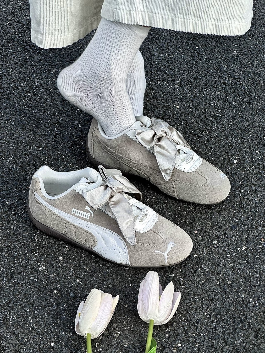 【預購】PUMA SPEEDCAT BLOOM 芭蕾風 緞帶蝴蝶結 珍珠 灰奶茶 奶油白 復古 賽車鞋 女鞋 410083-01