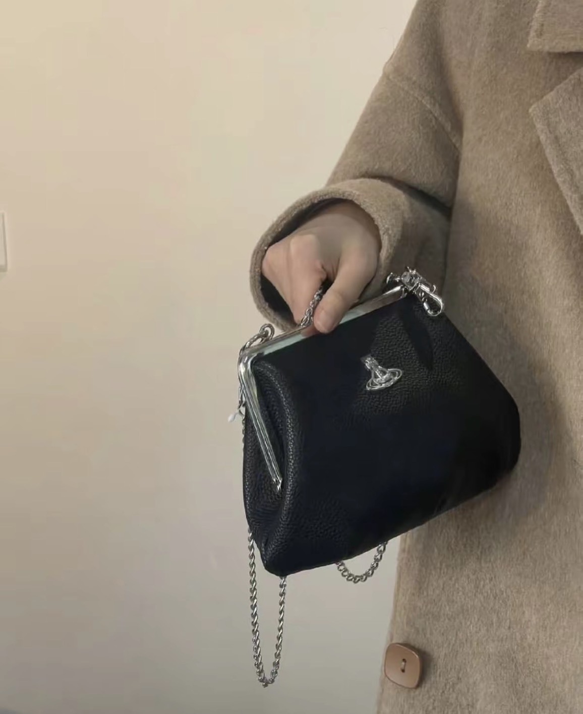<時髦的餃子🪐> Vivienne Westwood 西太后 Granny Frame clutch bag 餃子包