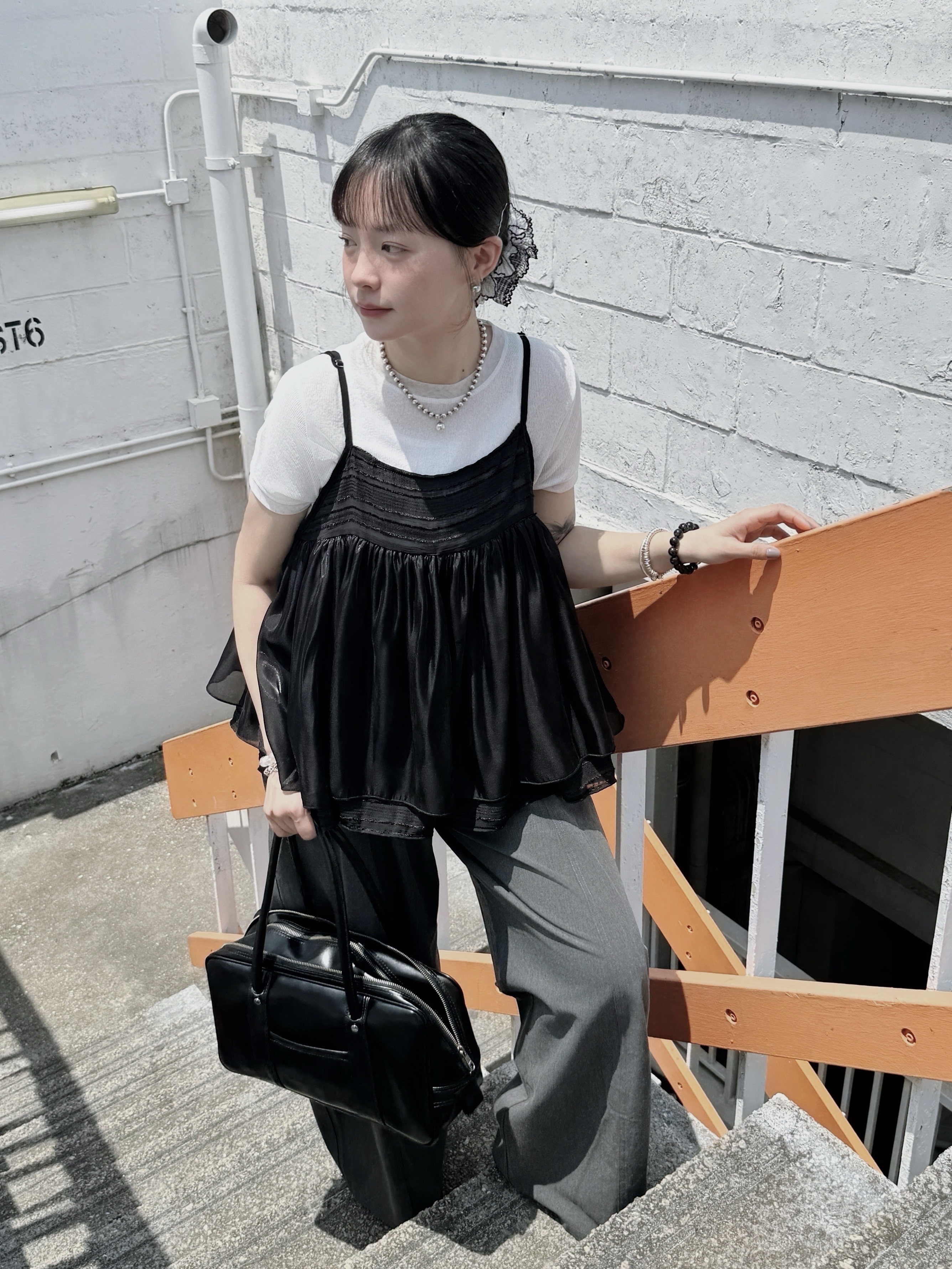暗橫紋拼絹面吊帶背心