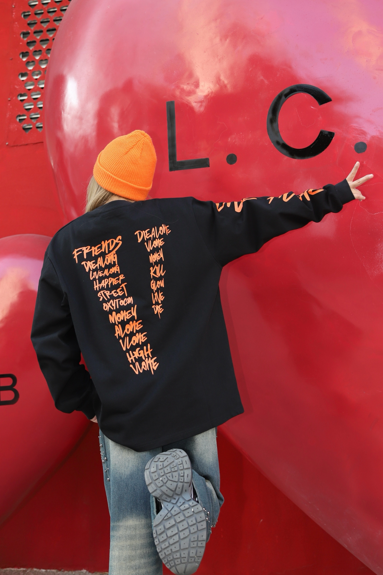 Vlone 美式 塗鴉 文字 背殺 經典 大V LOGO 寬鬆 個性長T