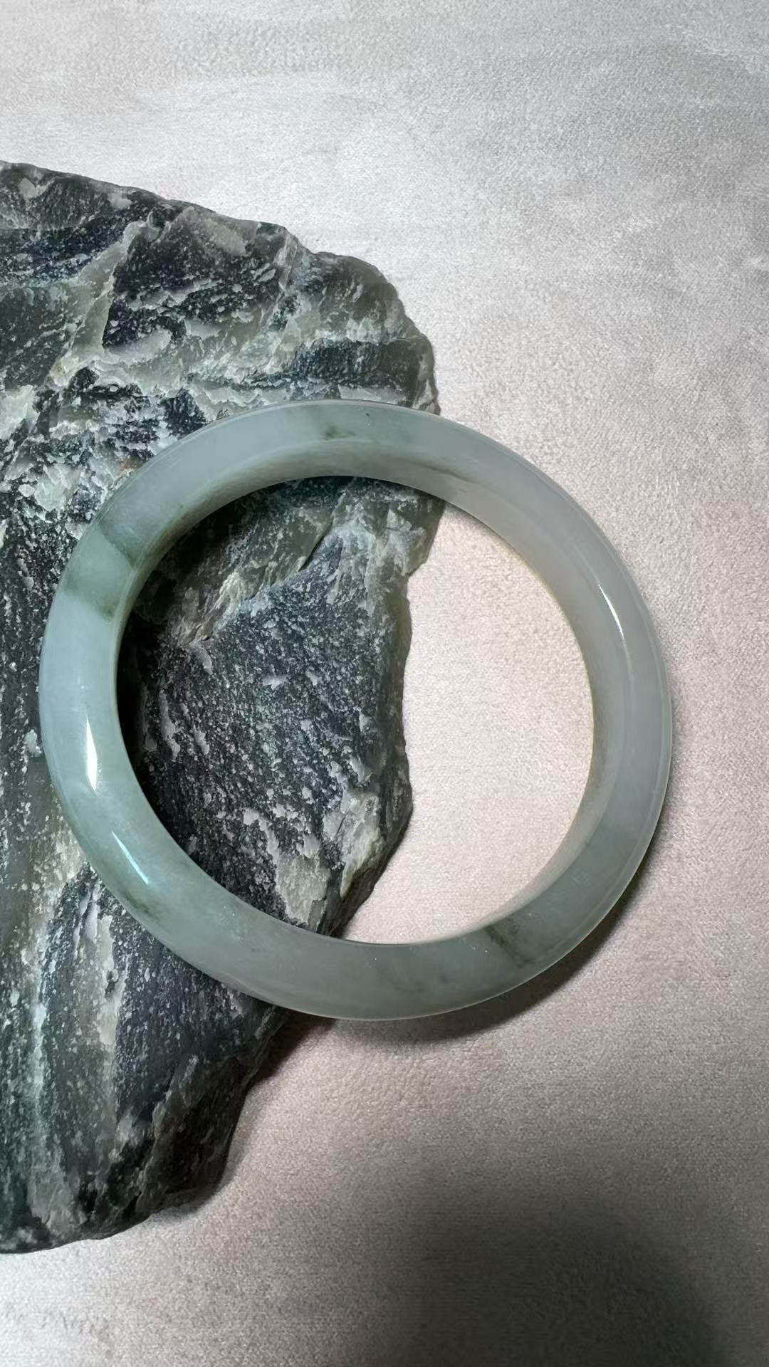 0916XY26-XYDAY-HTJADE-江山如畫天山翠平安鐲 圈口54-62 寬約11mm (C54/ C56/ C58/ C60/ C62)