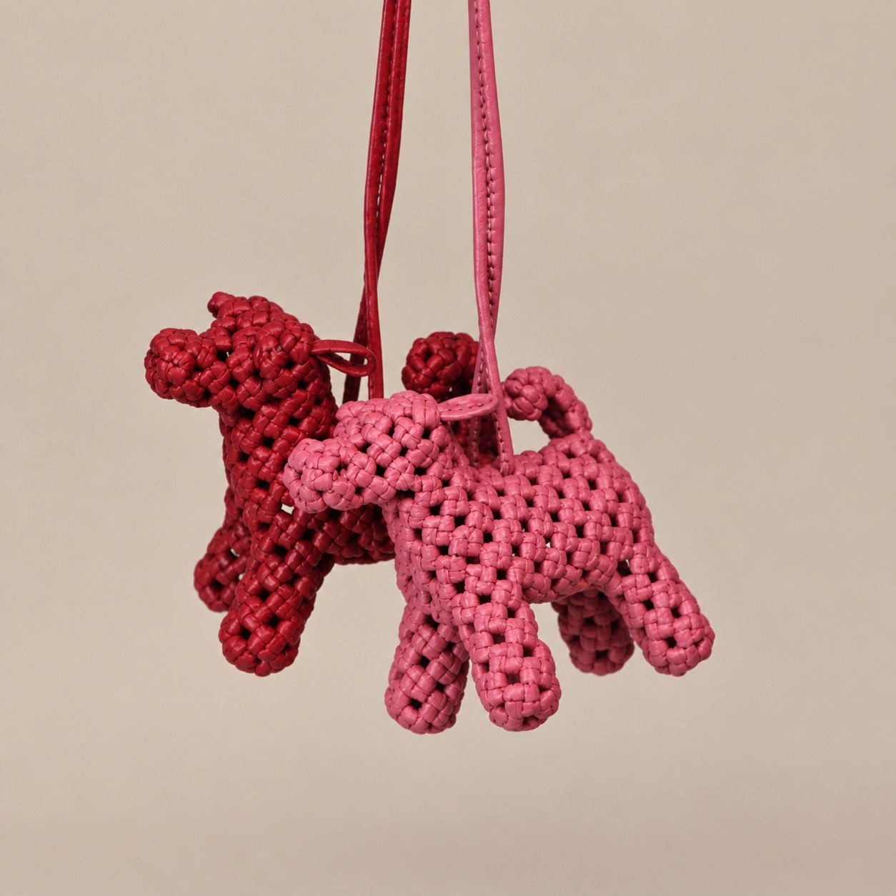 1CA0906-108 [CALONGE] Flower Mignon Sheep Dog Charm (EU)