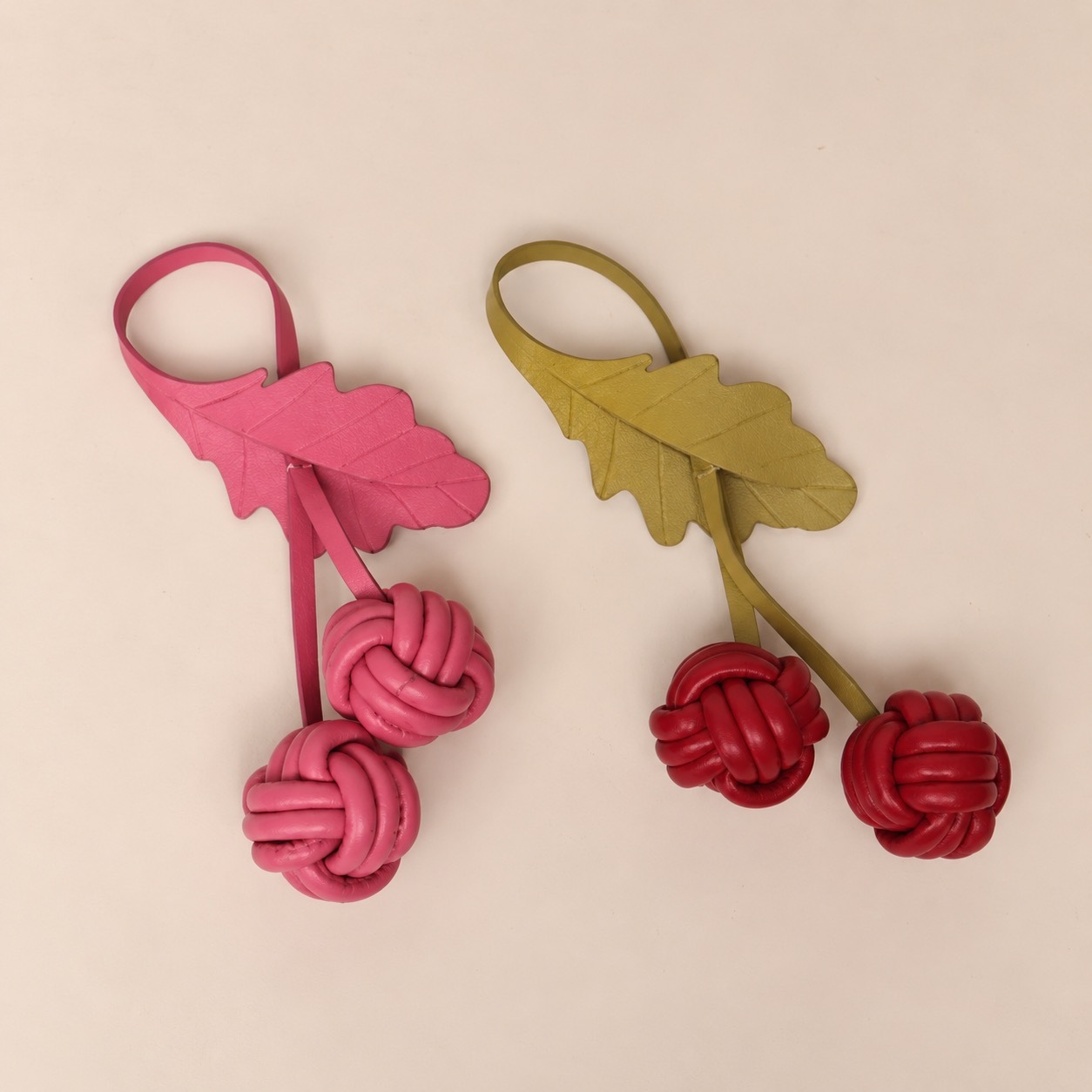 1CA0906-111 [CALONGE] Sheep Cherry Charm (EU)