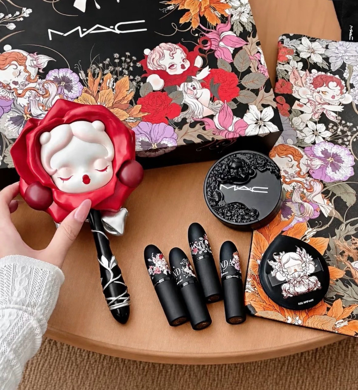MAC × POP MART SKULLPANDA 玫瑰情書手持鏡🌹