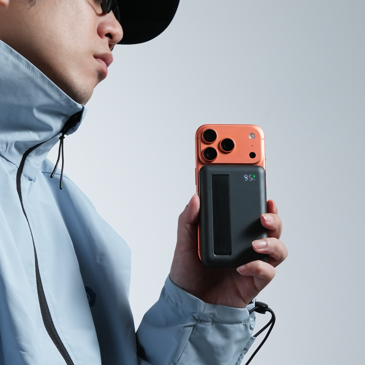 【iPhone 18 Essential Kit】VIONTA D5 Qi2 Solid-State Power Bank with Stand + iLinio C100 USB-C to USB-C 100W Magnetic Charging Cable