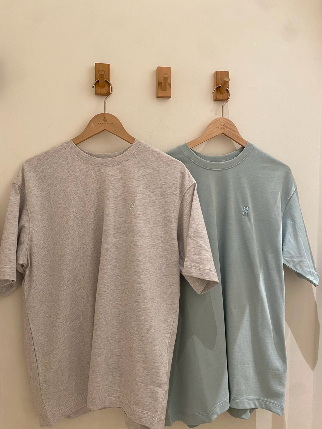 On Running  基礎百搭刺繡圓領短T Club collective-T