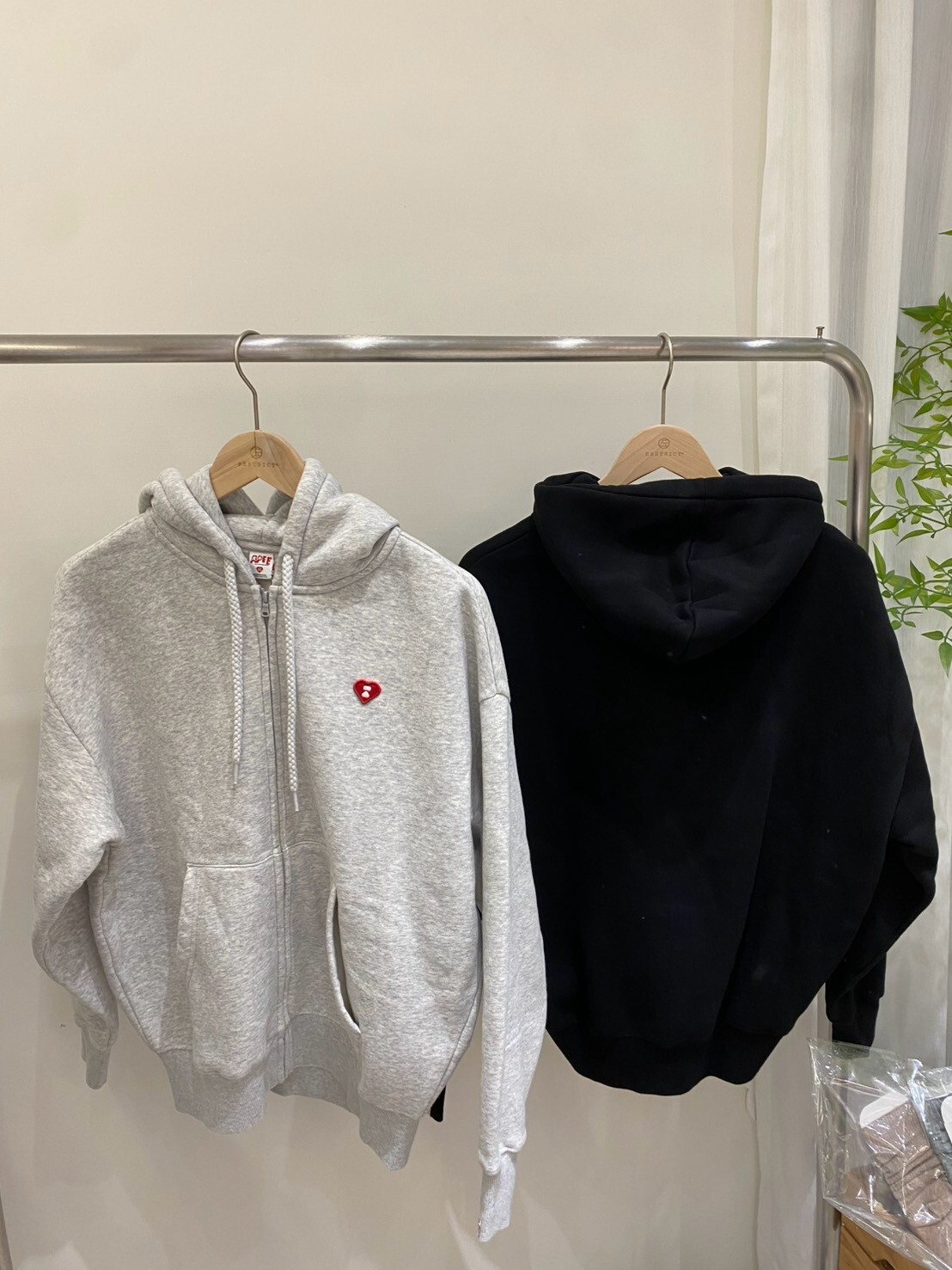 APEE 刺繡小紅愛心重磅連帽外套 AS124A6Q