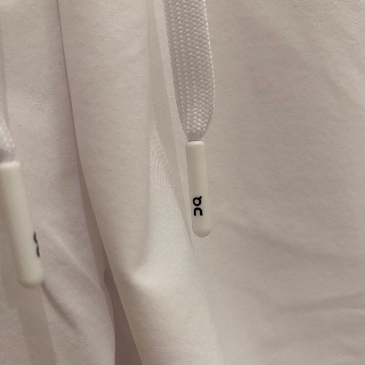 On 刺繡短褲 7吋 court shorts ldn