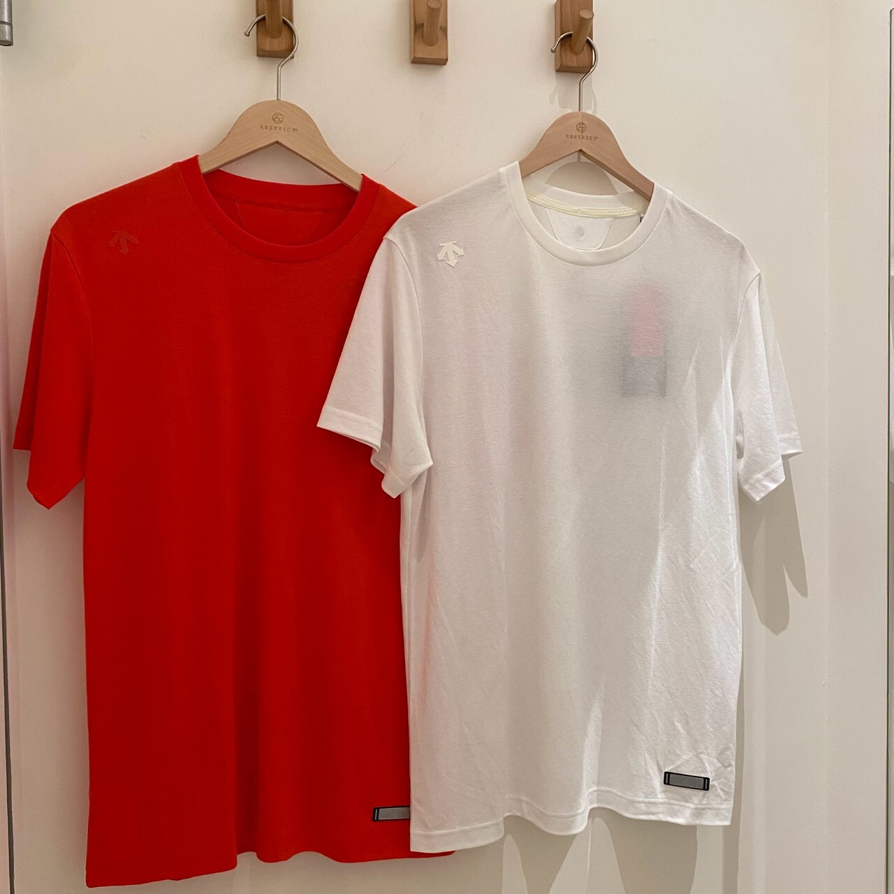 Descente 迪桑特 大尺碼 機能標語短T SP221DTS41