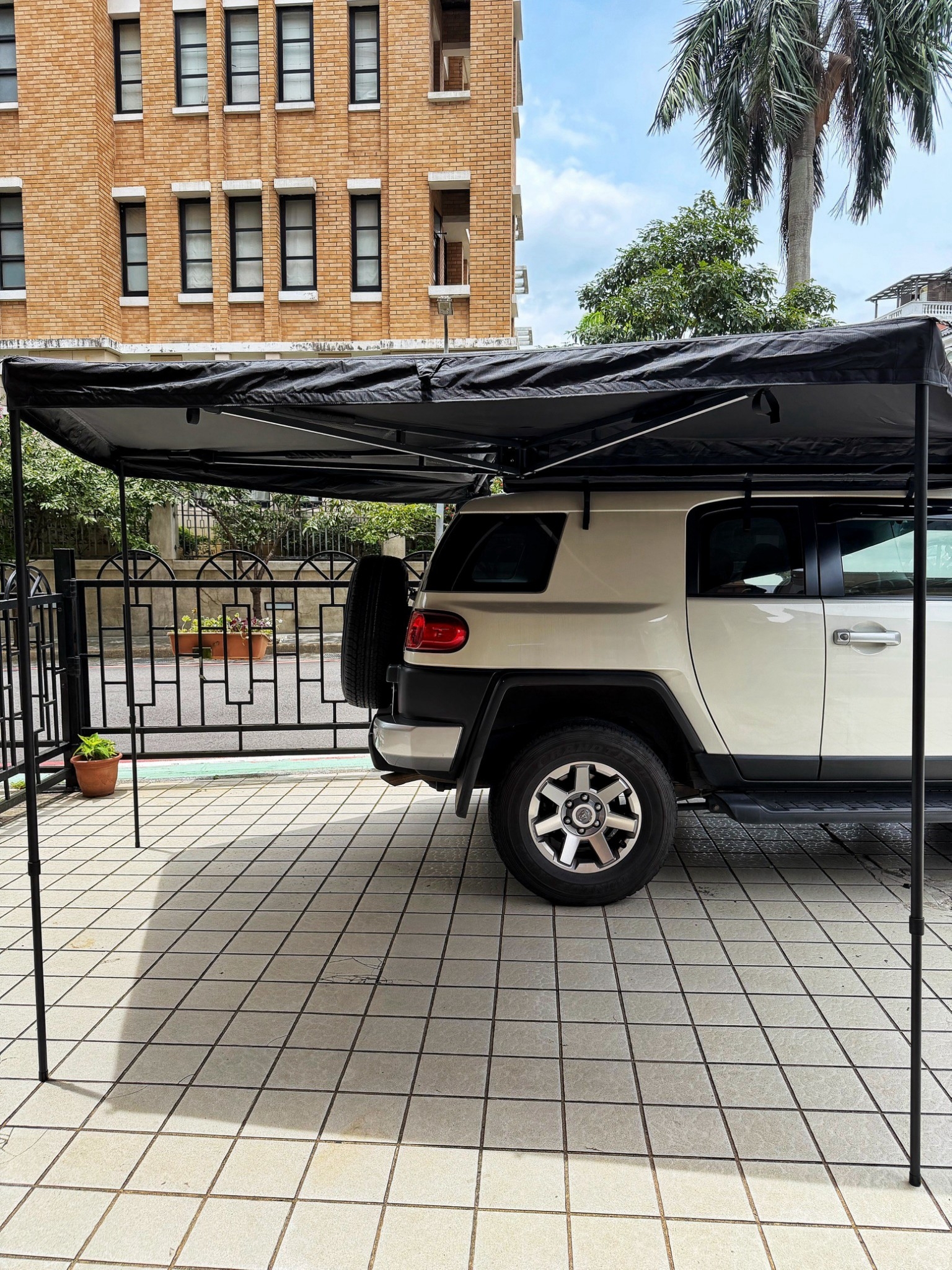 Toyota FJ Cruiser × unrv. 黑蝙蝠270度車邊帳｜實車安裝案例