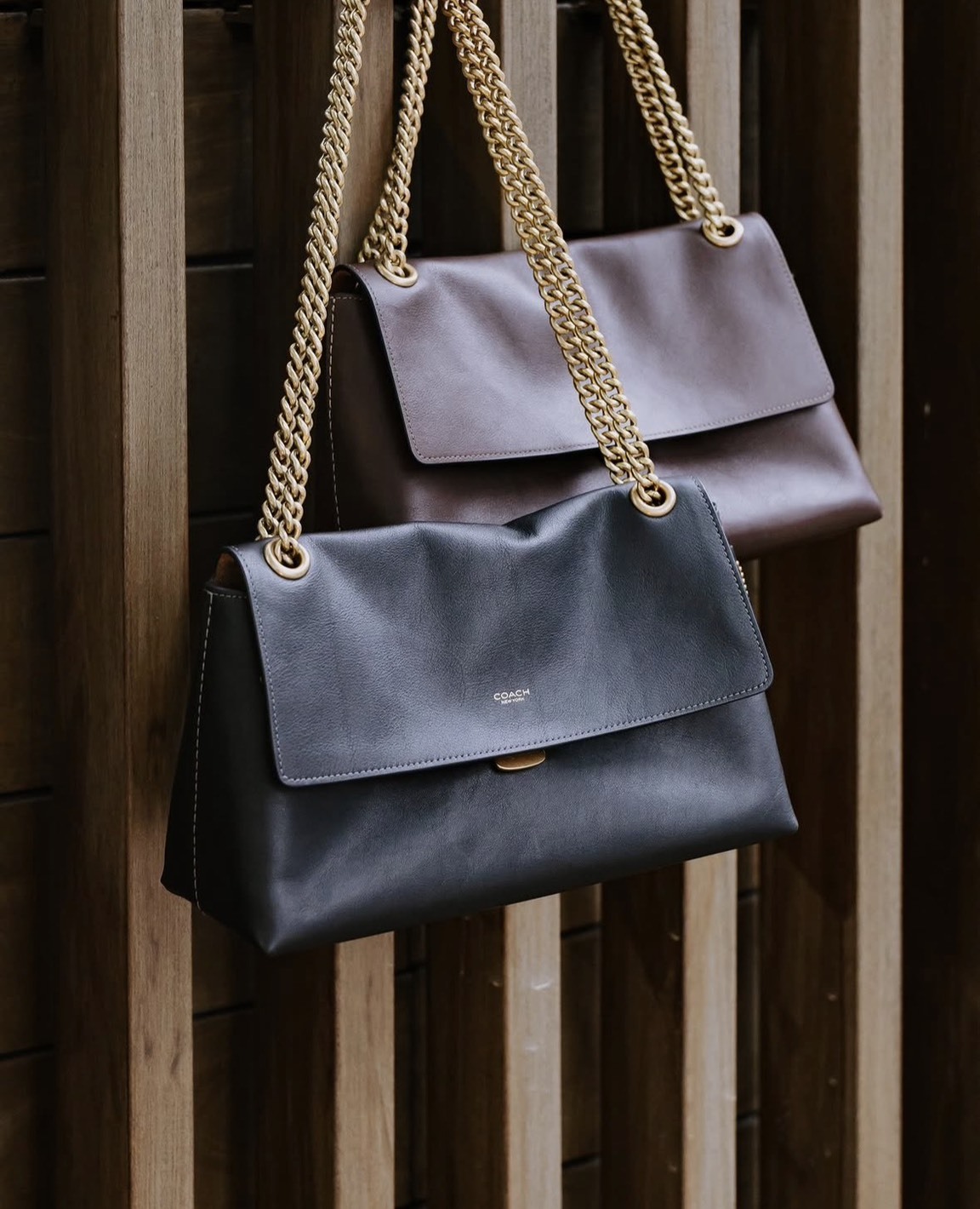 <極致慵懶🖤> COACH CHELSEA 30 With Chain 單肩手袋 新款鍊條