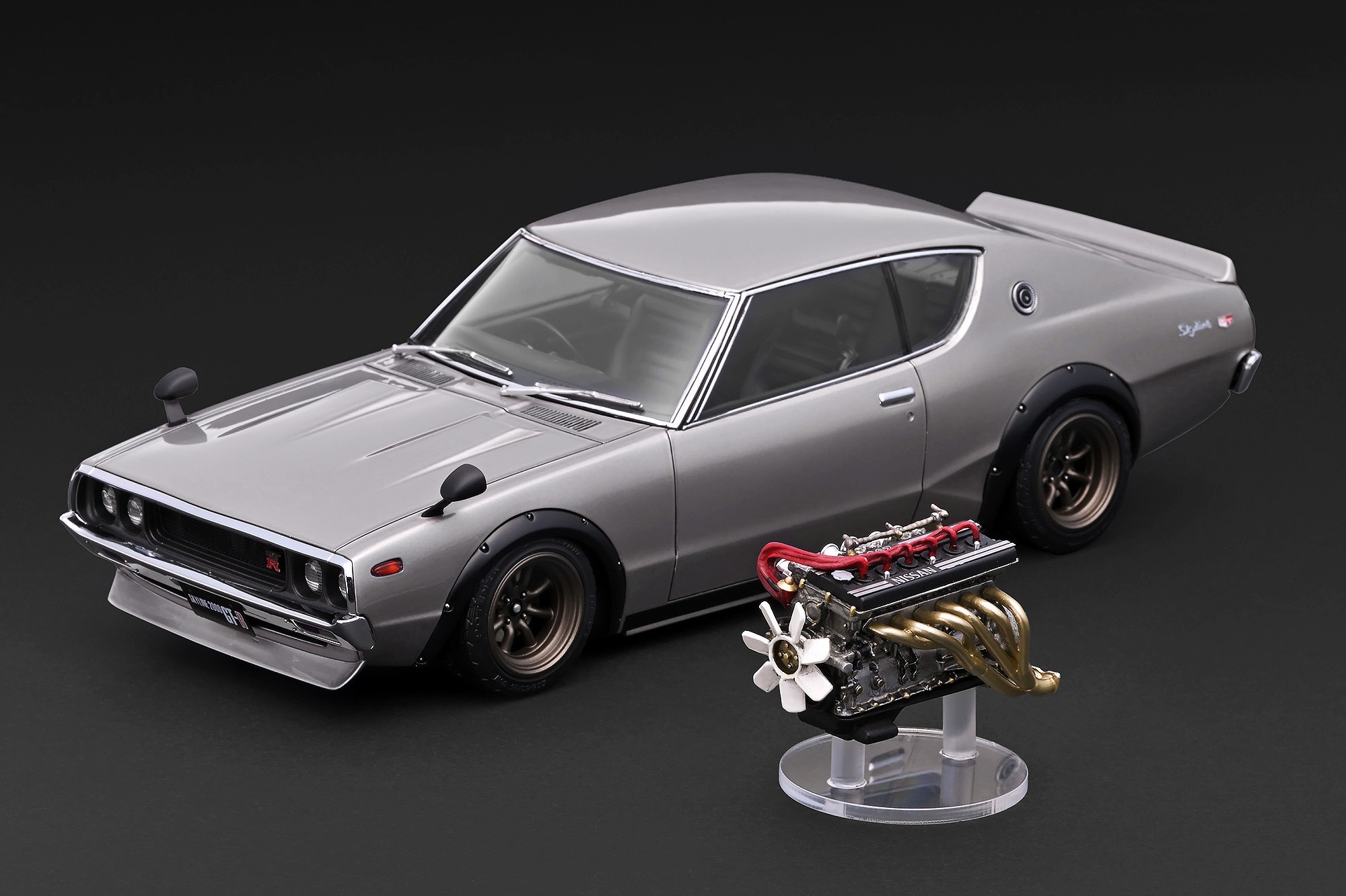 預訂 (訂金$300) (預訂價$2520) :1/18 IG Nissan Skyline 2000 GT-R (KPGC110) Silver With Engine (IG4254)