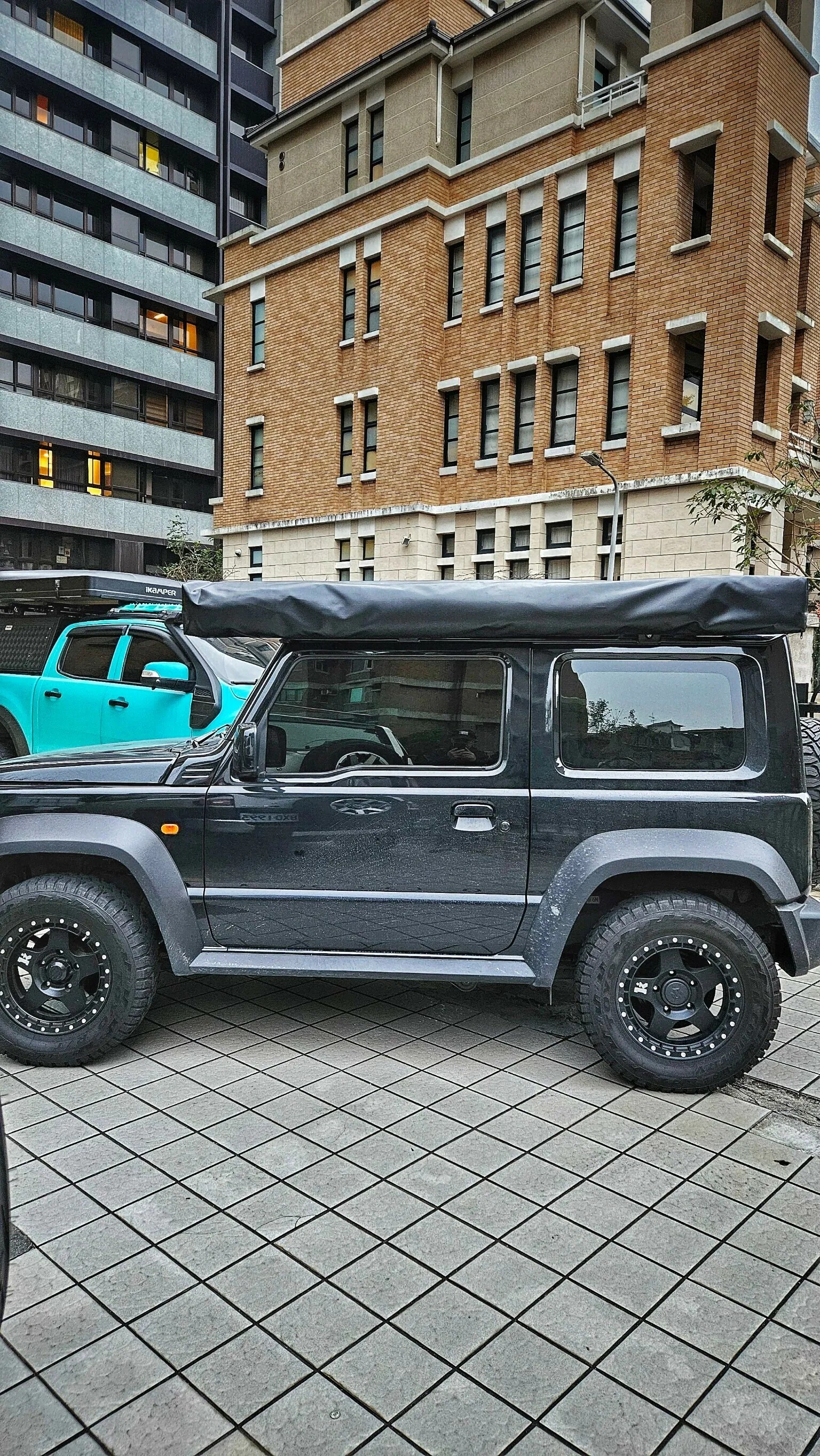 Suzuki Jimny JB74 安裝 unrv. 黑蝙蝠270度車邊帳|實車案例