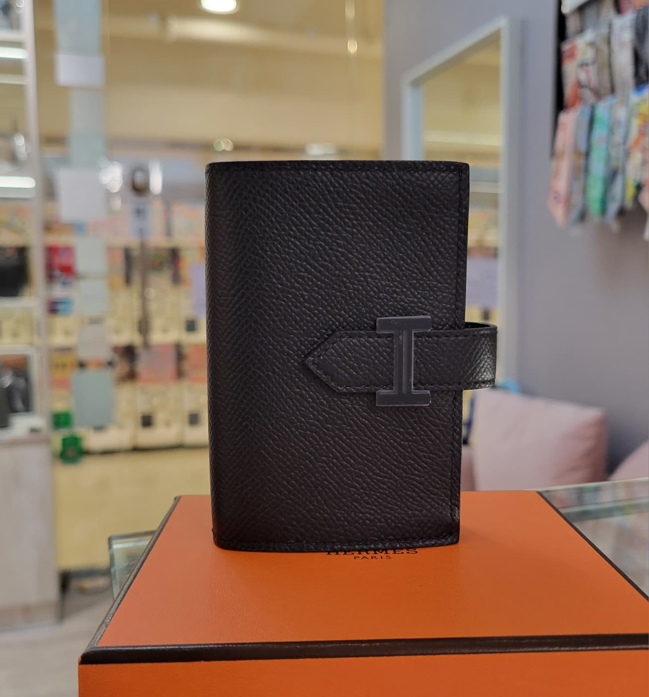 Hermes mini bearn card holder so black (coins & card)