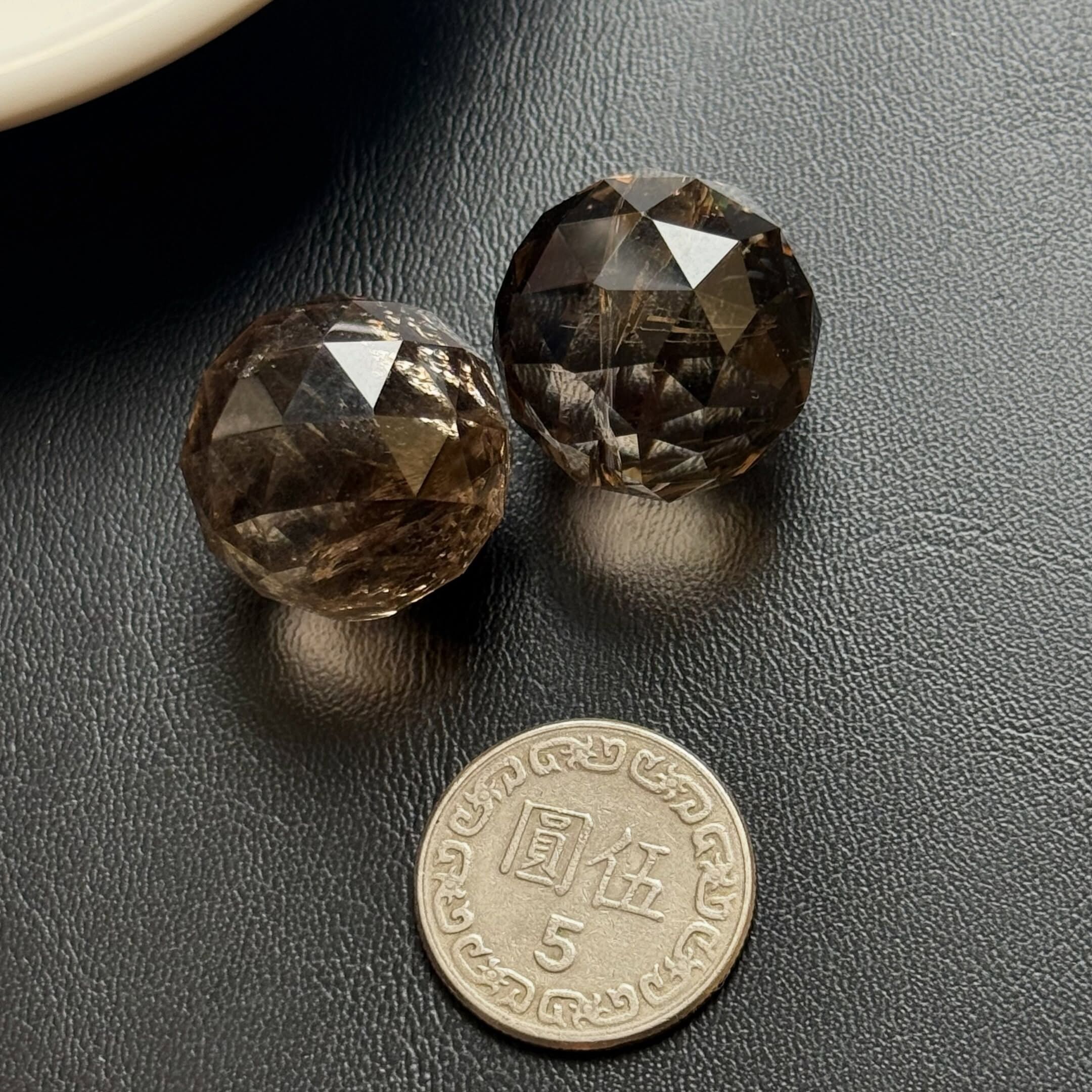 [原石] 茶晶 24面體