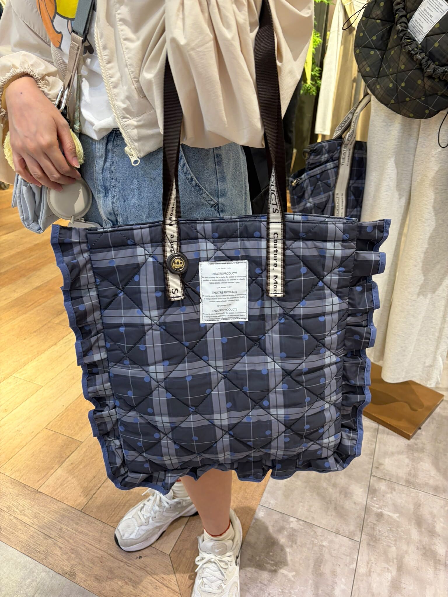 【THEATRE PRODUCTS別注】A3尺寸絎縫荷葉手提袋