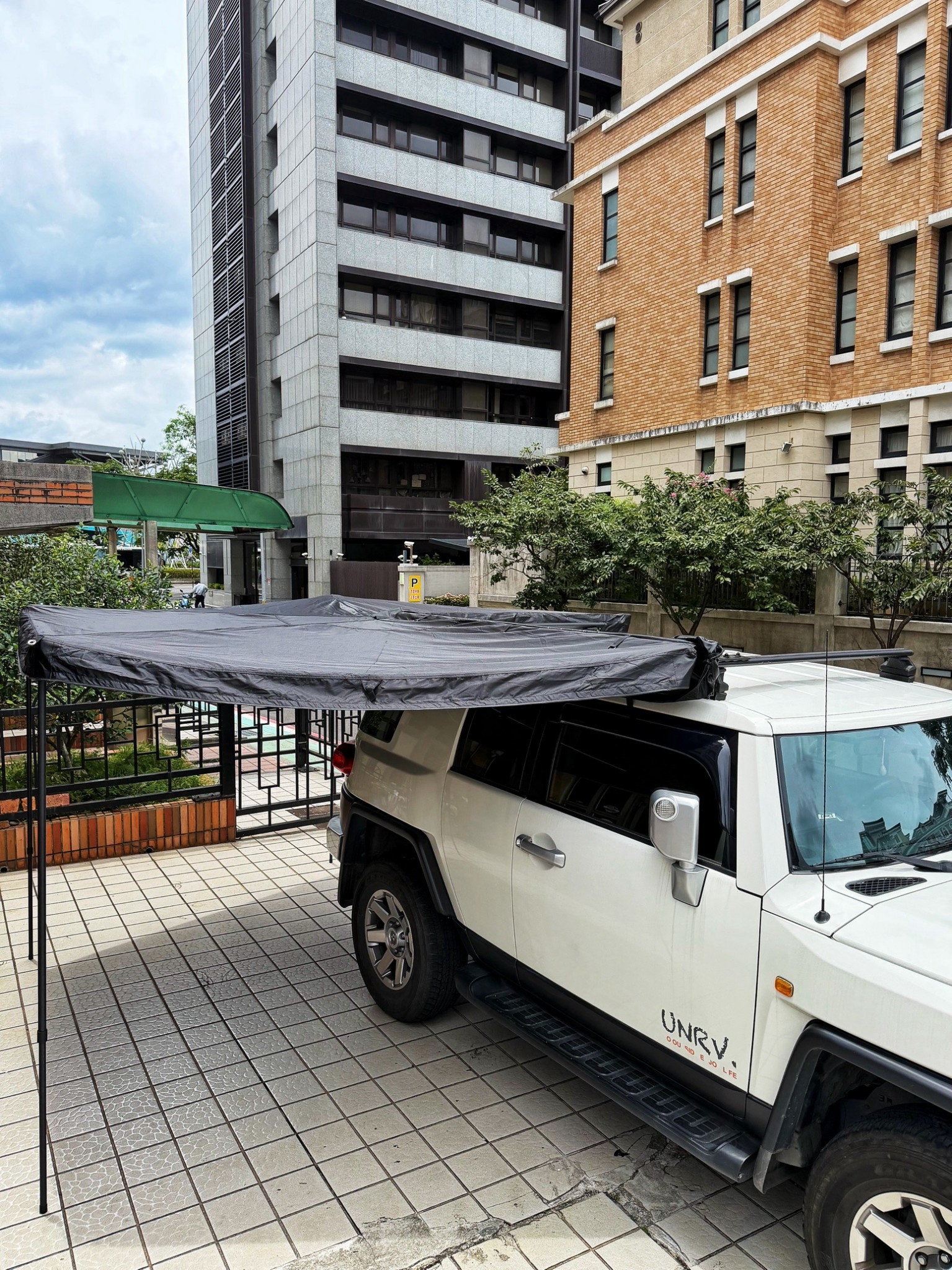Toyota FJ Cruiser 黑蝙蝠270度車邊帳|unrv.台灣專業安裝
